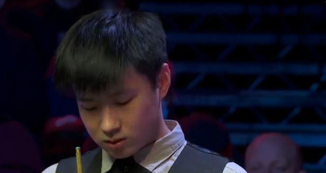 领球队走出 领球队走出